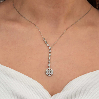 Collar de plata para mujer con flor de circonita secuencial