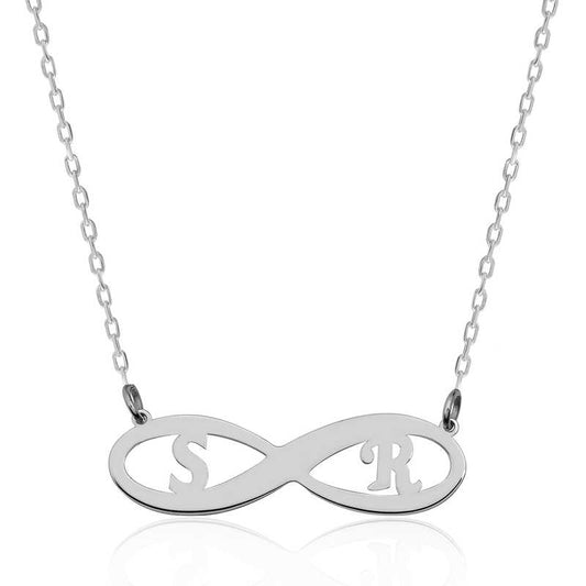 Collier en argent avec lettre infinie