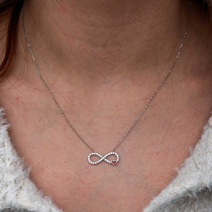 Collier en argent pour femme avec cœur rouge infini