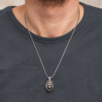 Collier en argent pour homme avec figure de lion couronné