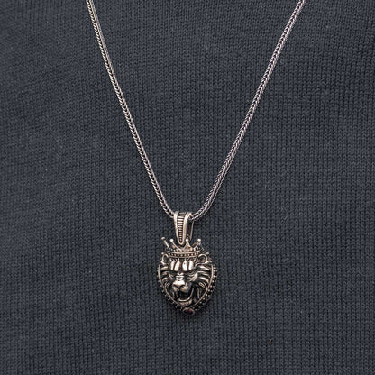 Collier en argent pour homme avec figure de lion couronné