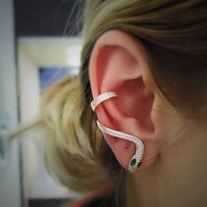 Green-Eyed Single Cartilage Snake Silver Earring