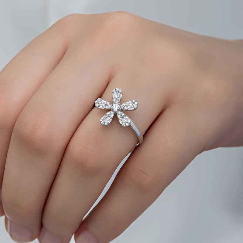 Zircon Flower Women's Silver Ring