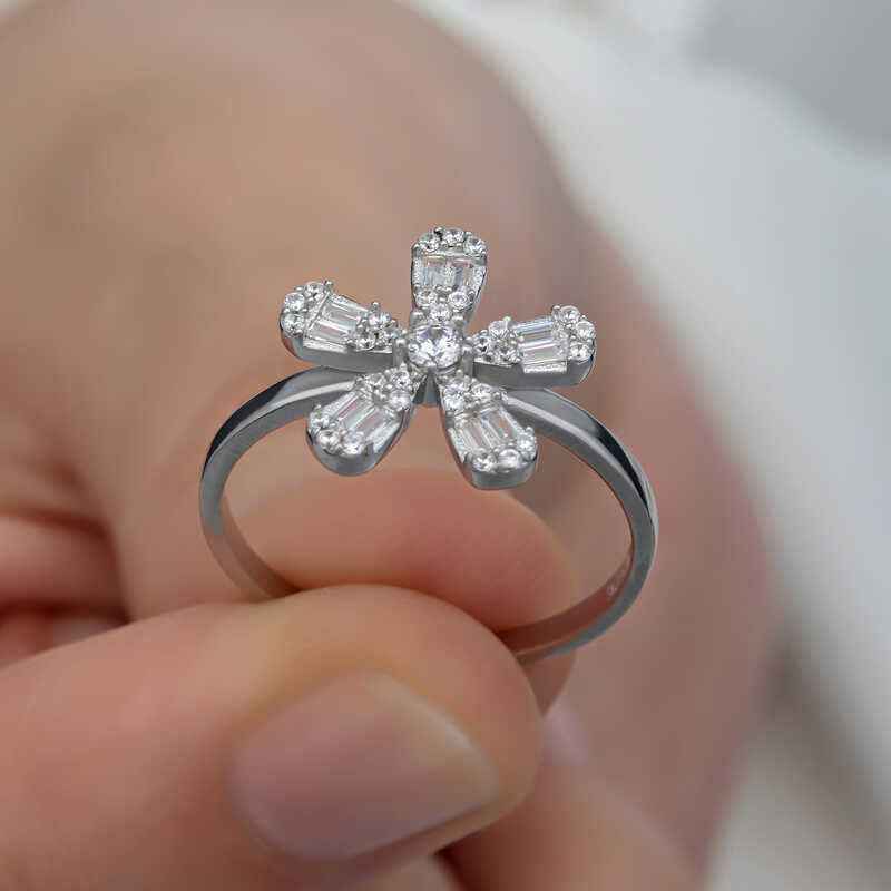 Zircon Flower Women's Silver Ring