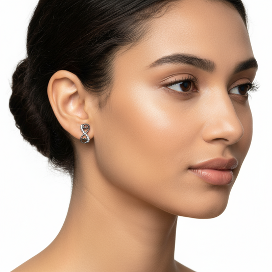 Boucles d'oreilles à tige en argent avec cœur et infini